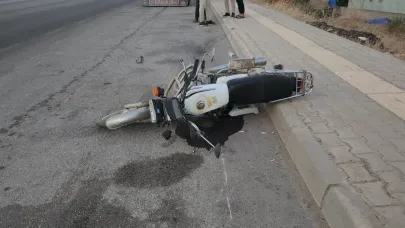 Motosiklet ile otomobil çarpıştı: 1 kişi hayatını kaybetti