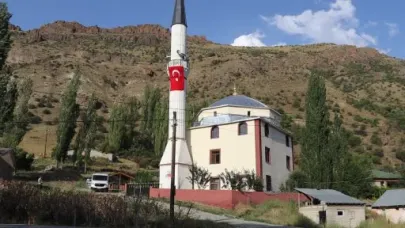 Yol kenarındaki cami yolcuların uğrak yeri