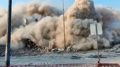 Hasarlı bina kumdan kale gibi yıkıldı