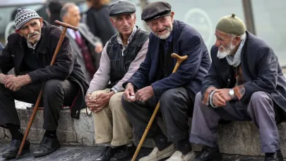 Özüpak'tan kadro tepkisi: Devlet kadrosu şişiyor, emekli aç kalıyor!