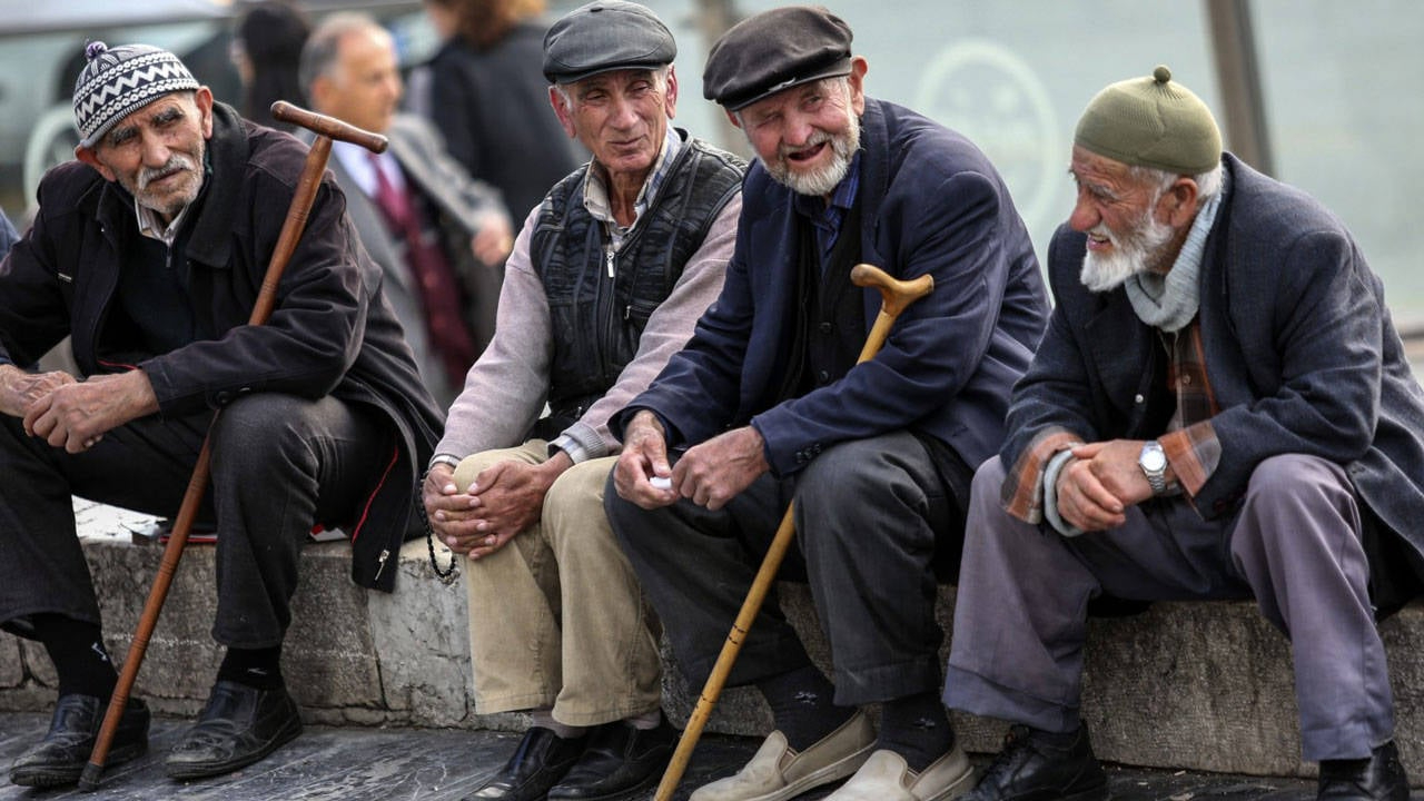 Özüpak'tan kadro tepkisi: Devlet kadrosu şişiyor, emekli aç kalıyor!