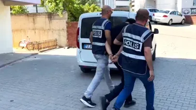 Telefon dolandırıcısı altın ve parayı almaya geldiği binada yakalandı