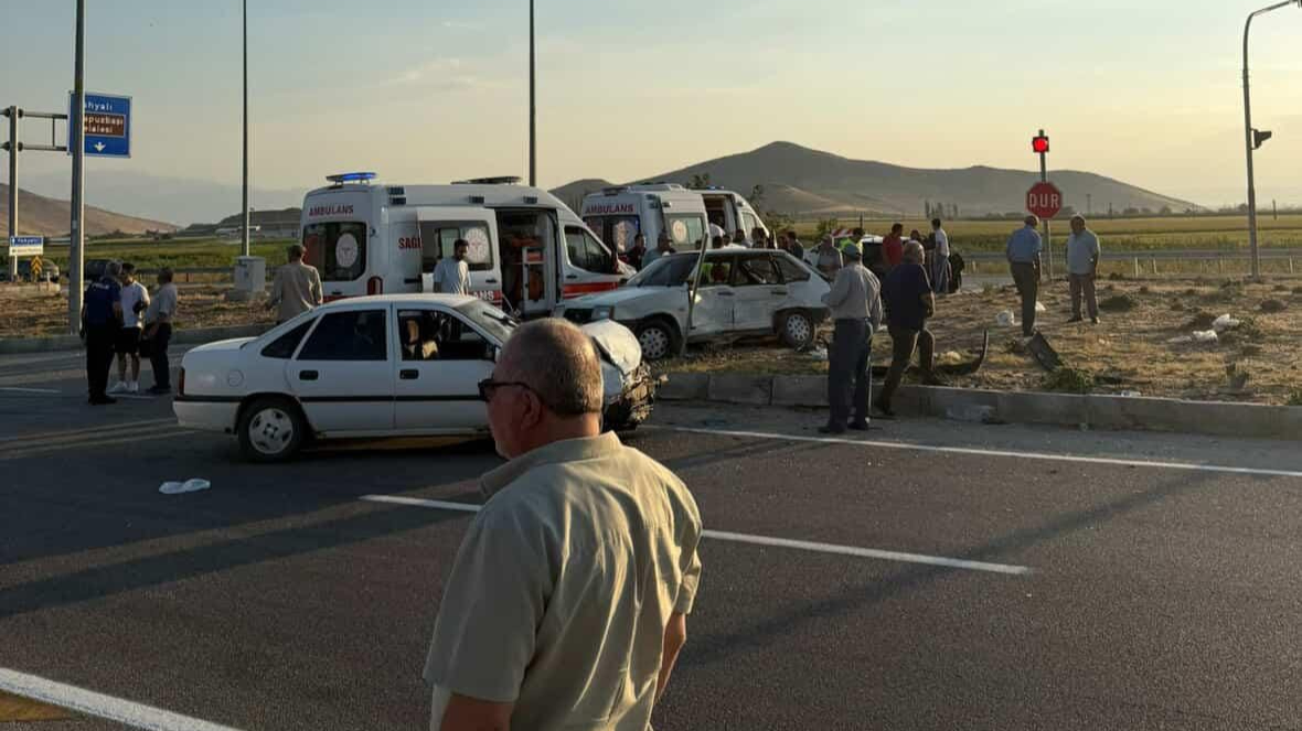 Kayseri'de feci kaza: 2 ölü, 6 yaralı
