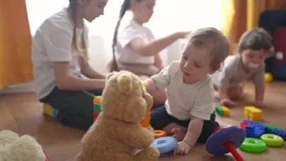 Bakanlık'tan kreşe alternatif çözüm: 'Komşu anne' modeli geliyor!