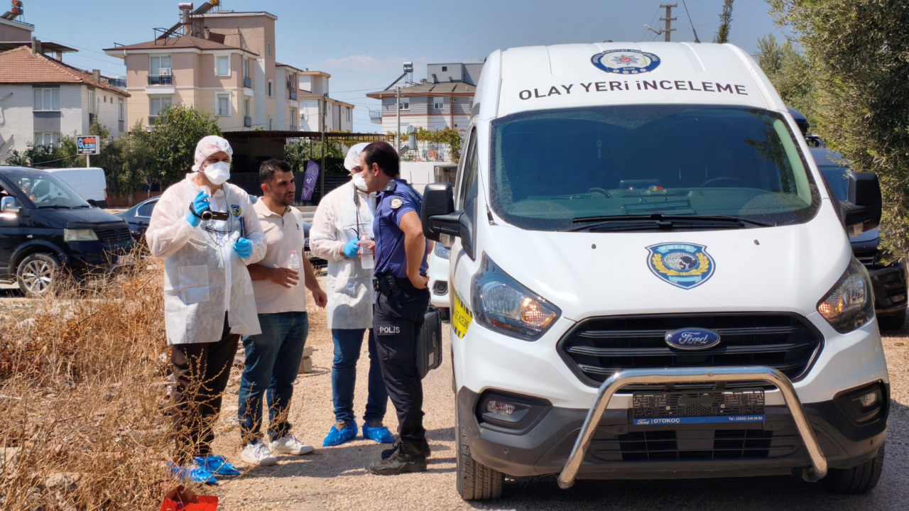 Yakınları tarafından evinde ölü bulundu