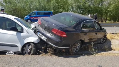 Ağrı İl Sağlık Müdürlüğü aracı Patnos dönüşünde kaza yaptı