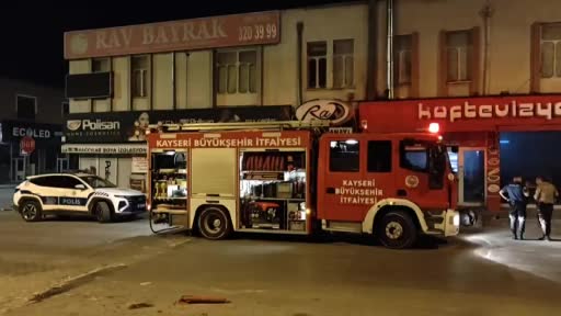 Ocaktaki köz iş yerinde yangın çıkardı