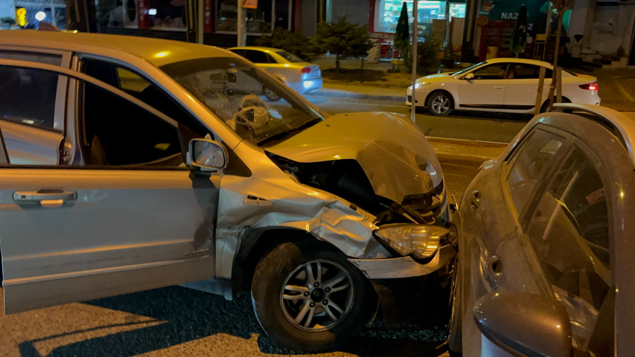 Sarhoş sürücü zincirleme kaza yarattı