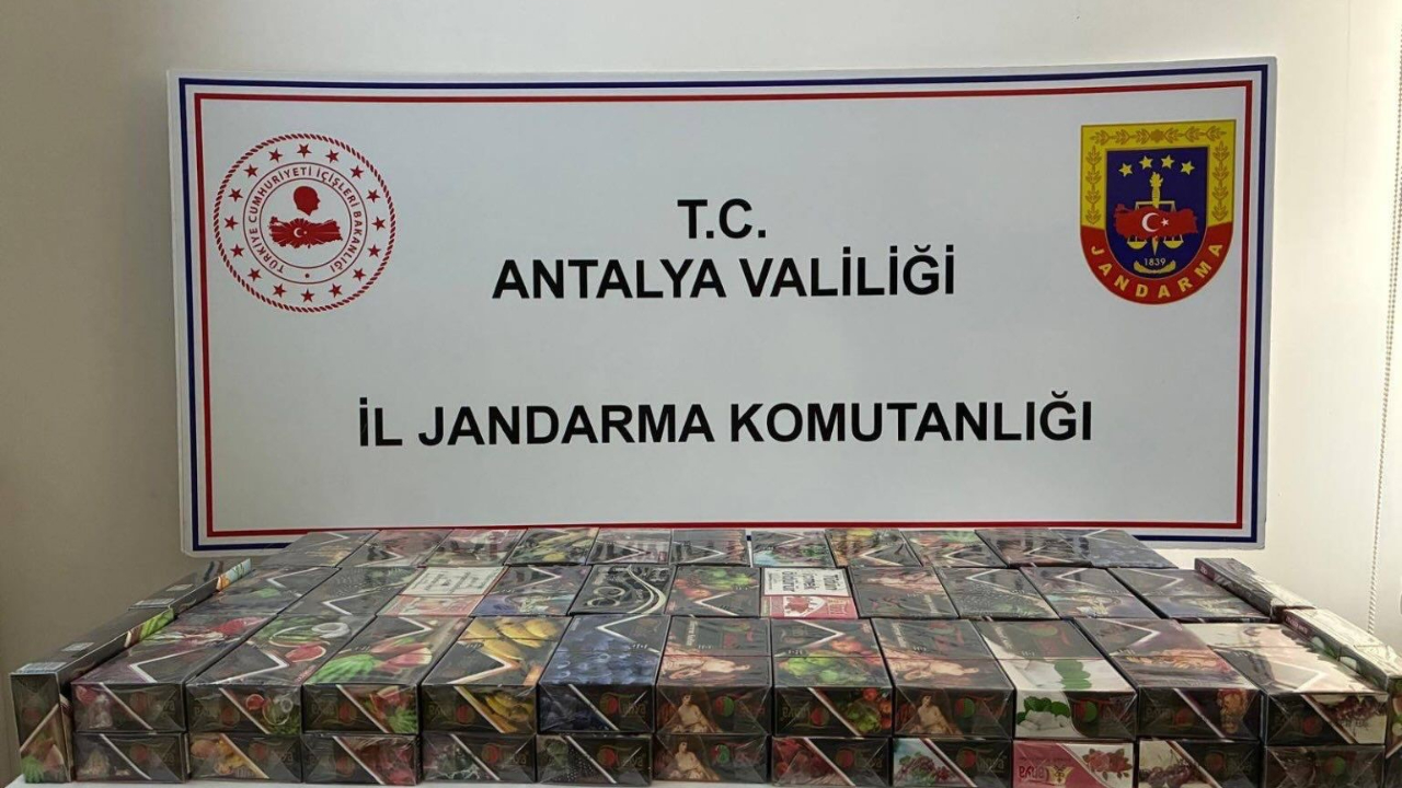 Antalya'da 22 kilo kaçak nargile tütünü tespit edildi