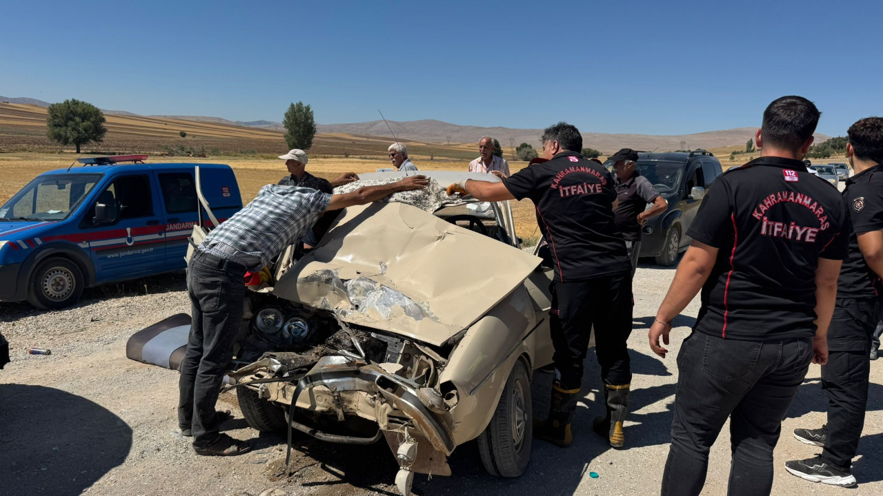 Kamyonet ile otomobil çarpıştı: 2 yaralı