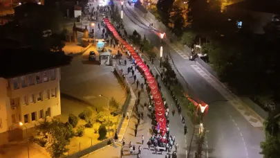 Ahlat'ta Malazgirt Zaferi’nin 954. yıl dönümünde dev Türk bayraklı fener alayı