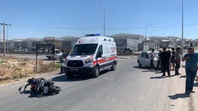 Trafik kazasında motosikletli genç yaralandı