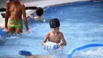 Osmangazi’de minikler yaz tatilinde yüzmeyi öğrendi