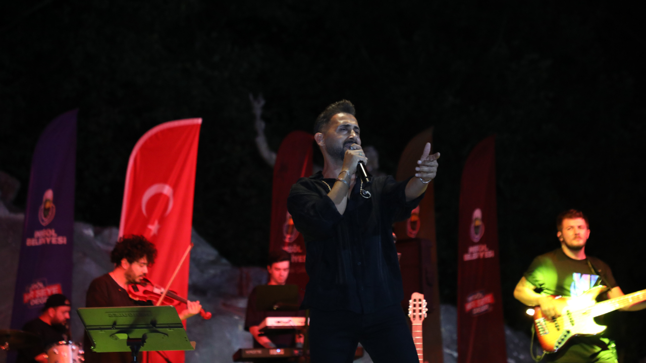 İnegöl, Aydın Şahin konseriyle coştu
