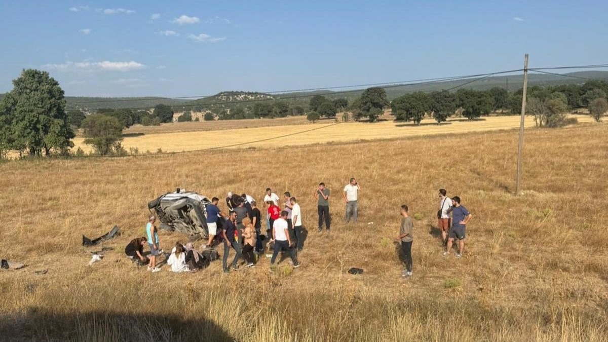 Kütahya'da otomobil tarlaya uçtu: 5 yaralı