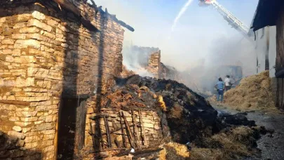 Kütahya’da köyde çıkan yangında 4 ev hasar gördü