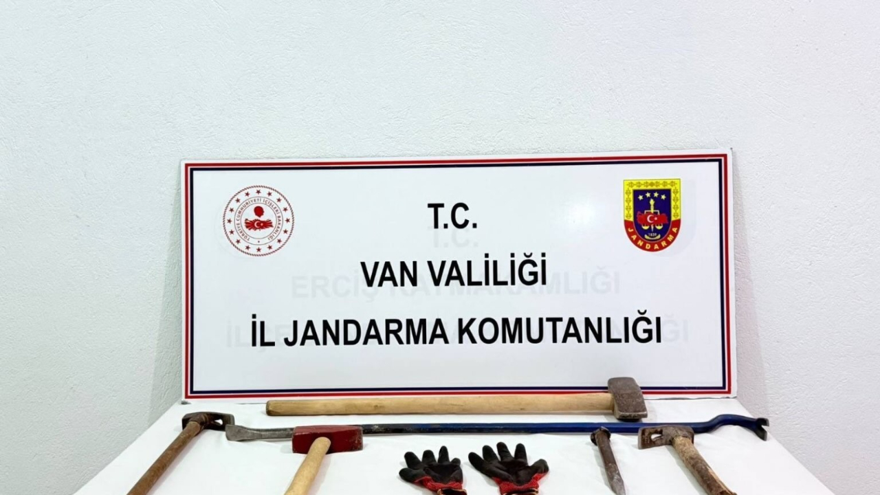Van'da kaçak kazı yapan 3 kişi yakalandı