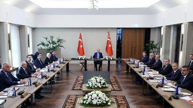 Kabine Ahlat'ta toplanıyor