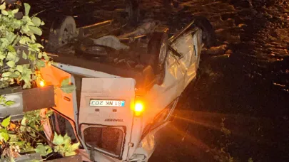 Trabzon’da Minibüs Dereye Devrildi: 3 Yaralı