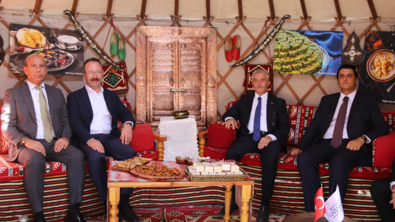 Şehitkamil Belediyesi Ahlat'ta yerini aldı