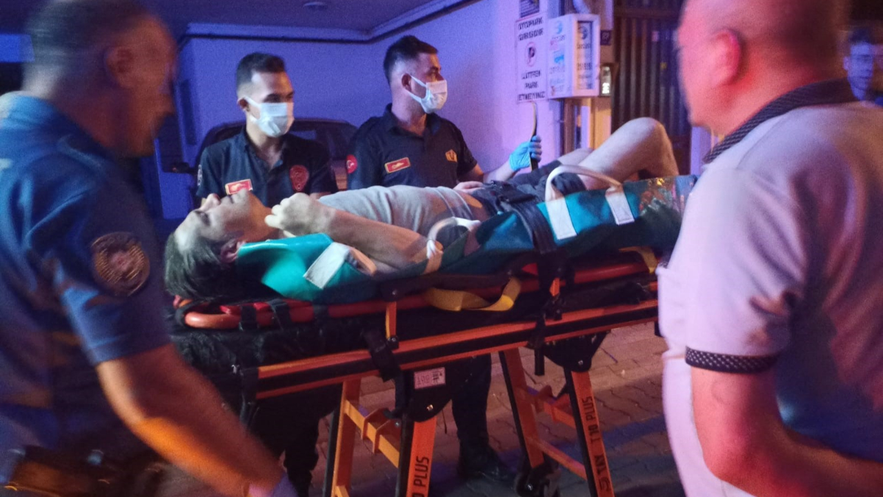 Evinde düşen adamı polis ve itfaiye kurtardı