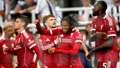 Liverpool'un 16 yaşındaki yıldızı uzatmalarda sahne aldı