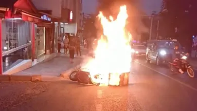 Seyir halindeki motosiklet alev topuna döndü