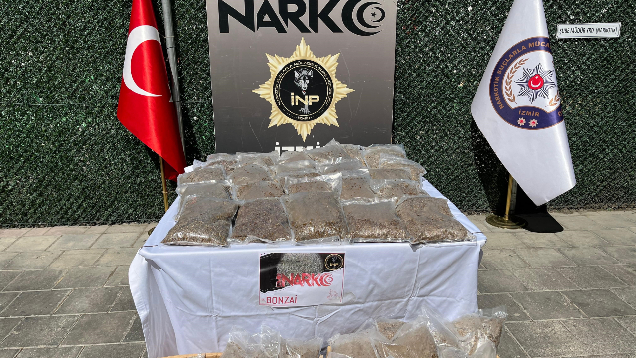 İzmir'de narkotik polisinden zehir tacirlerine büyük darbe