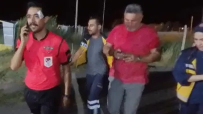 Hakem kırmızı kart gösterdi, futbolcu yumrukladı