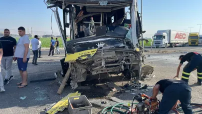 Mardin'de halk otobüsü ile tır çarpıştı: 11 yaralı